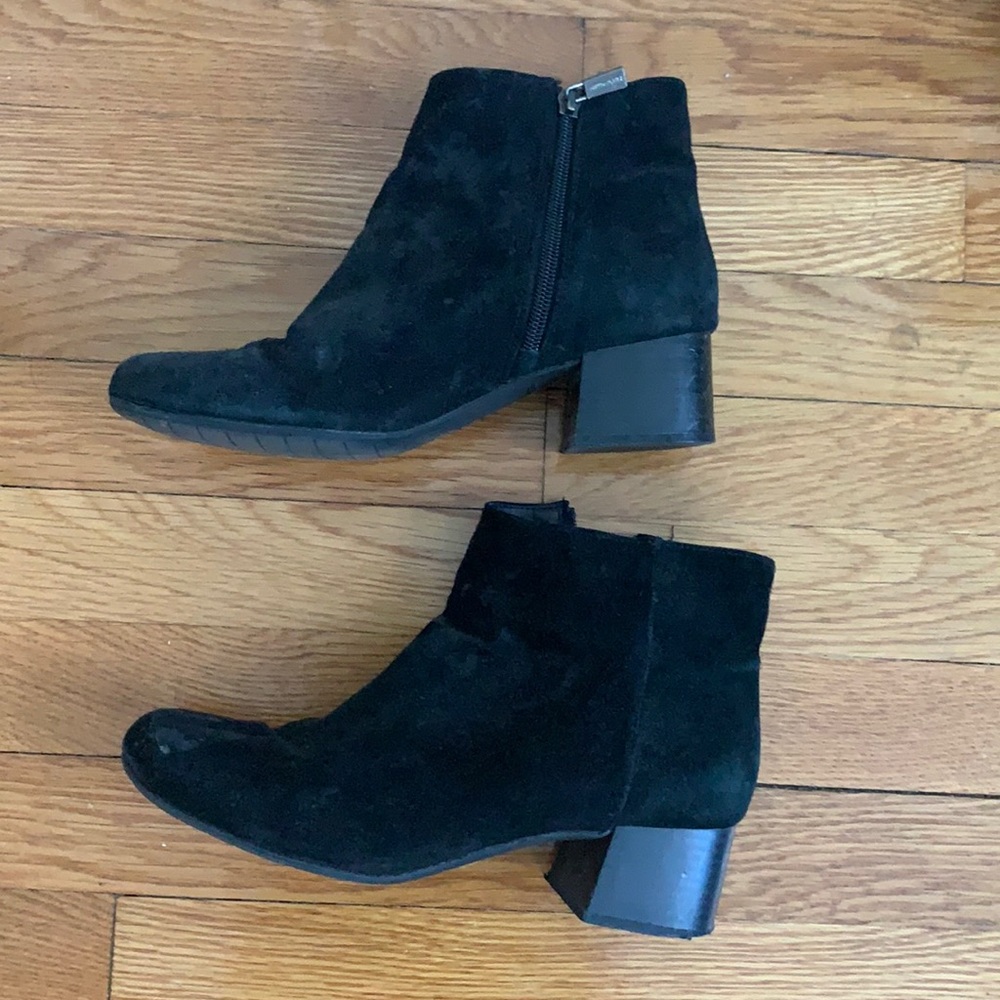 🖤Black Suede Booties 🖤 Make me an offer‼️